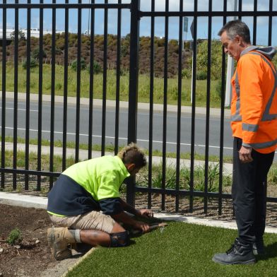 Hone and Ian working